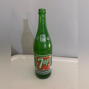 Vintage 7up Bottle 1 pint 12 oz Beverages of Seattle Tacoma MINT CONDITION